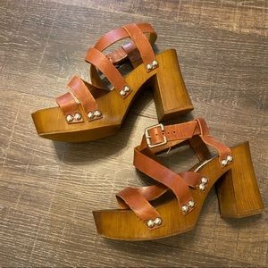 Steve madden 38 7-7.5 platform sandals